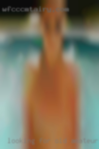 Looking for a beautiful old amateur swingers lady or couples.